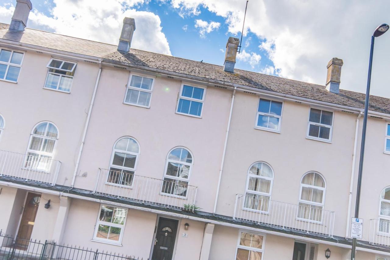 Town Or Country - Jessie Terrace House *